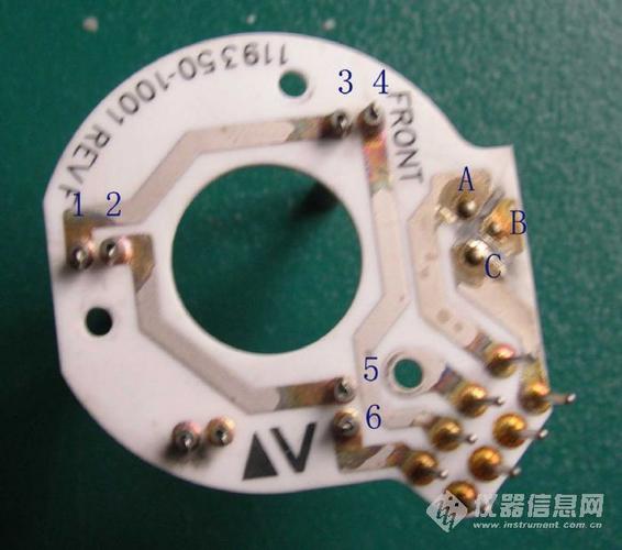 加热台、加热板与烤胶机 同源设备在前端制程中的角色差异